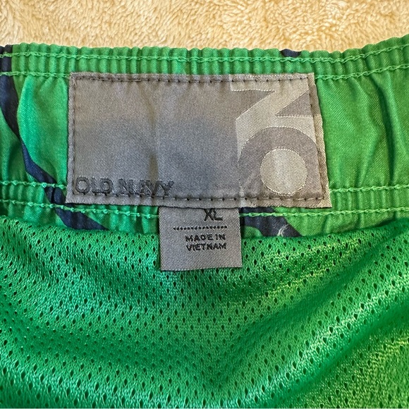 Men’s Old Navy Vibrant Green Swim Board Shorts Size X-Large - Picture 3 of 4